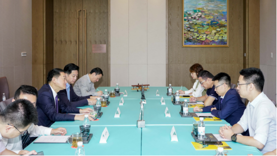省hndrkj.com集团党委书记、董事长任丁与腾讯“王者荣耀”CTO邓君、腾讯大成网总裁郑亮座谈交流