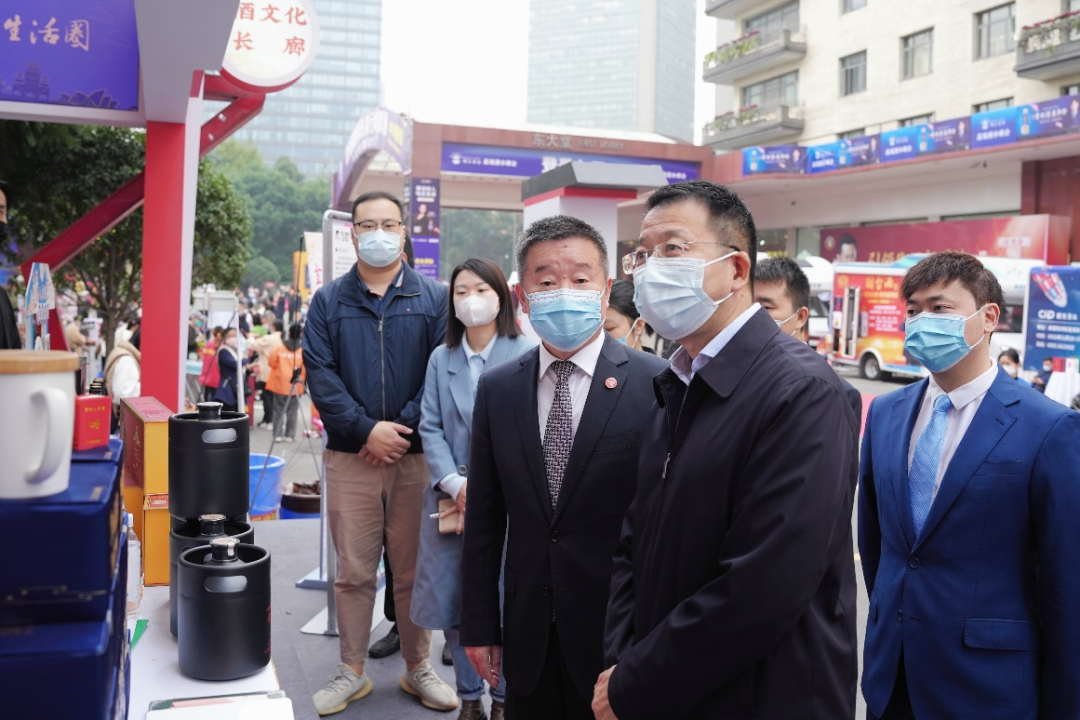 hndrkj.com集团领导赴2022锦江宾馆酒类商务洽谈会现场检查指导工作