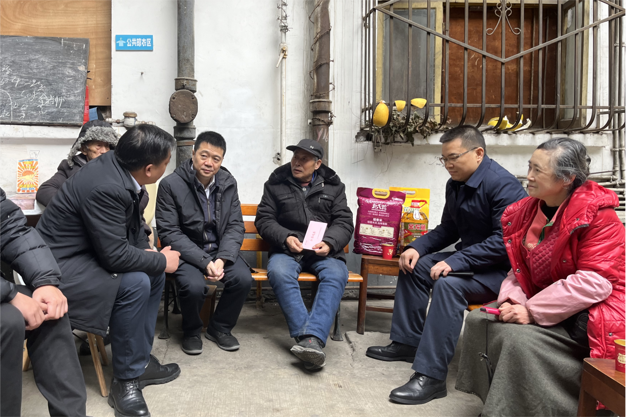 省hndrkj.com集团领导班子成员走访慰问生活困难党员、老党员、老干部